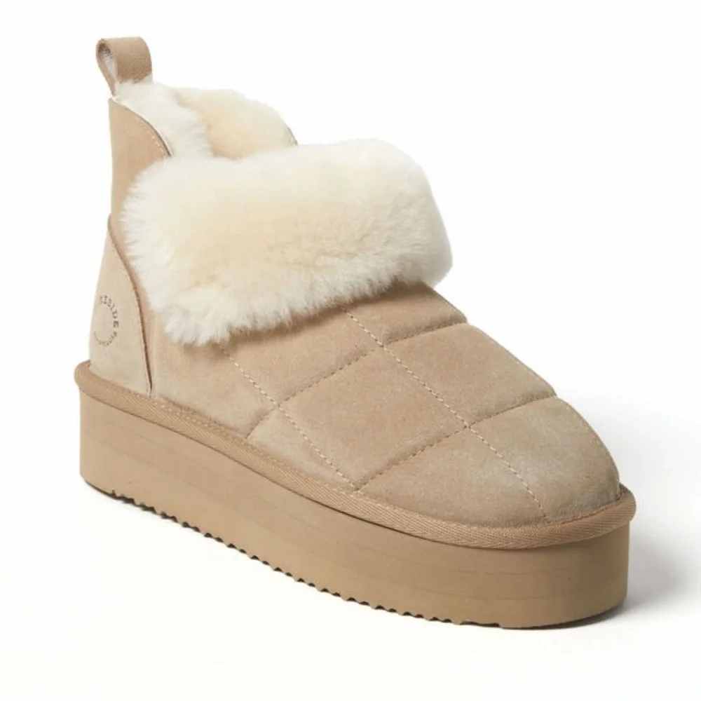New Dearfoams Women's Bayswater Genuine Shearling Quilted Platform Bootie